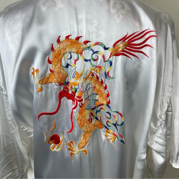 Embroidered Dragon Robe/Kimono Size Large - Picture 4 of 5